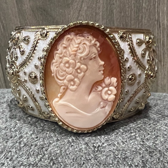 Amedeo NYC Jewelry - Amedeo NYC “La Piazzetta” Shell Cameo Bangle Bracelet